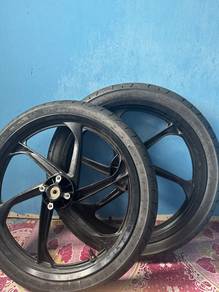 LC135 V8 rim original