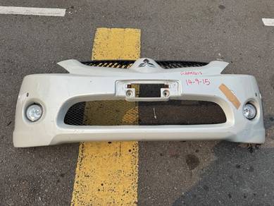 No 14-9-15 Mitsubishi Grandis Front Bumper Japan