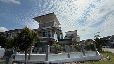 Bungalow House For Sale in Ayer Keroh,MLK