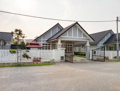 Bungalow House For Sale in Bemban,MLK