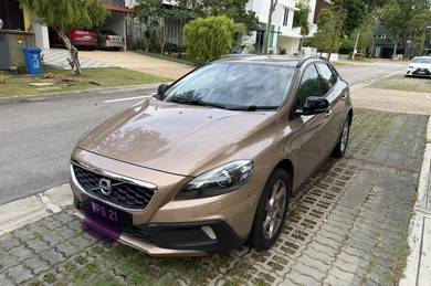 Volvo V40 CROSS COUNTRY T5 in Damansara Heights, KUL