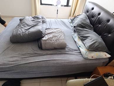Queen size Bedset For sale