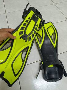 Snorkeling fins
