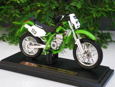 Maisto 1-18 Kawasaki KLX 250SR #123 Motocross