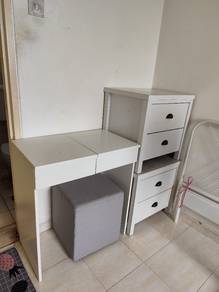 meja solek and bedside table