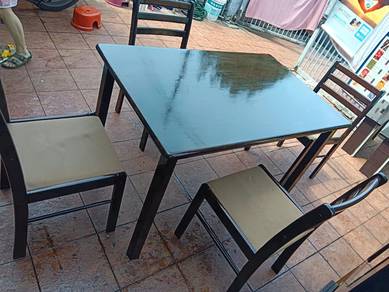 Dining table with chair/ meja makan kerusi