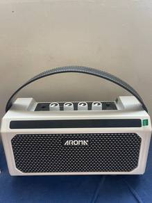 guitar amplifier - like new