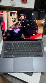 MacBook Pro M5 14” – Full Set + Warranty, Like New