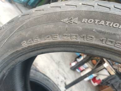 Tayar 245 45 R19 