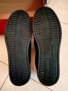 kasut jenama bum