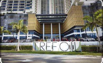 Service Residence For Sale in Trefoil