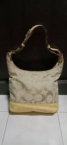 C o a c h Hobo Bag 
