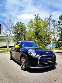 Mini Cooper SE in Old Klang Road, KUL