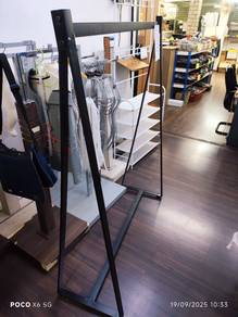 Stand Baju Besi Solid Dan Kualiti