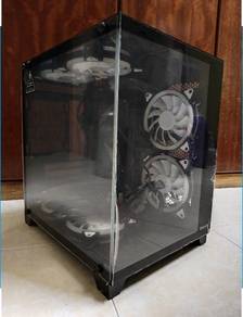 Casing M-ATX dan 650W PSU untuk dilepaskan.