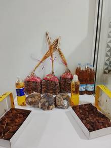 olive oil/ dry figues/ Dates ( Deglat Nour)