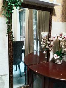 Cermin besar , display mirror