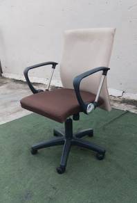 YD09F Kerusi Ofis Beroda Medium Back Arm Chair