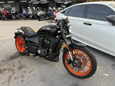 Momos Daytona 250 Cafe Racer