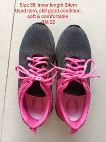 casual shoes