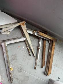 Air conditioner bracket