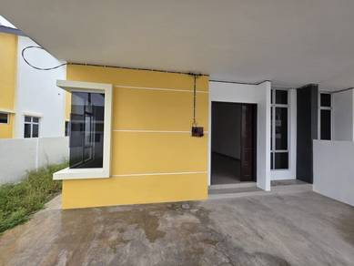 Semi-Detached House For Sale in Lunas,KDH