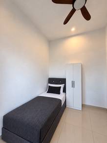 Room in Lunas, KDH