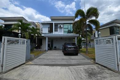 Semi-Detached House For Sale in Shah Alam,SGR