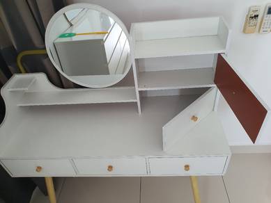 Meja make up 