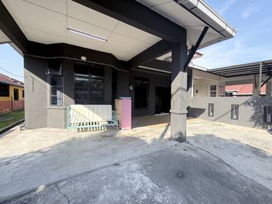 Semi-Detached House For Sale in Banting,SGR
