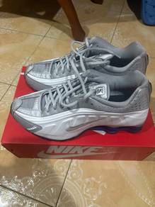 Nike Shox R4