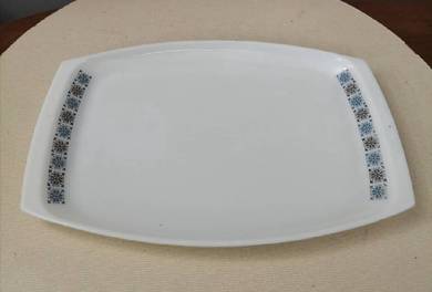 3501 Pyrex Chelsea tray sharp edge