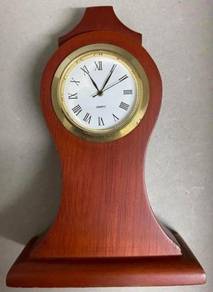 Wooden Quartz Table Clock B0005