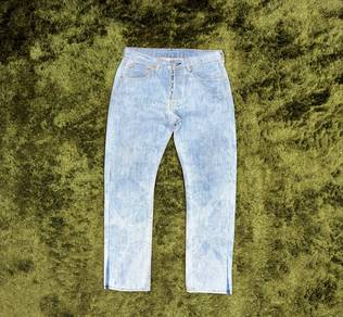 Levi’s 501 sz 32).
