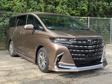 Toyota Alphard Z in KLCC, KUL