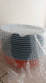 plastic plates 