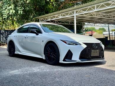 Lexus IS 300 F SPORT MODE BLACK in Damansara, KUL