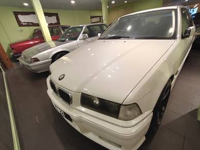 BMW 325i 25i in Georgetown, PNG