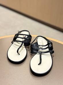 Chanel Black leather Pearl-Embellished Flip-flop