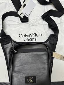 Calvin Klein Tagged Apron RPT18 Reporter Bag