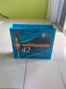 UKM convo paper bag