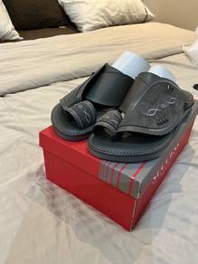 Shoes for sale it is new for Muslim
