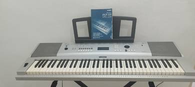 USED Yamaha DGX-220 
