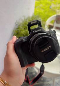 Canon eos R100
