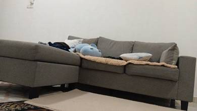 sofa kain bawah koyak 