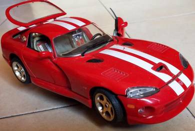 Dy Bburago 1/18 Dodge Viper GTS Coupe Race Stripes