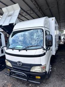 HINO WU300R 1Ton 10Feet BOX 2011