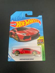 Hot Wheels Lamborghini Aventador Miura Homage