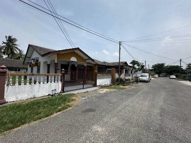 Semi-Detached House For Sale in Paka,TRG