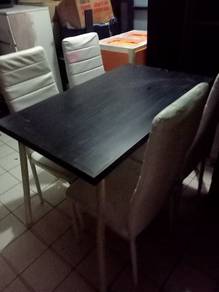 meja mkn siap..kerusi empat 
